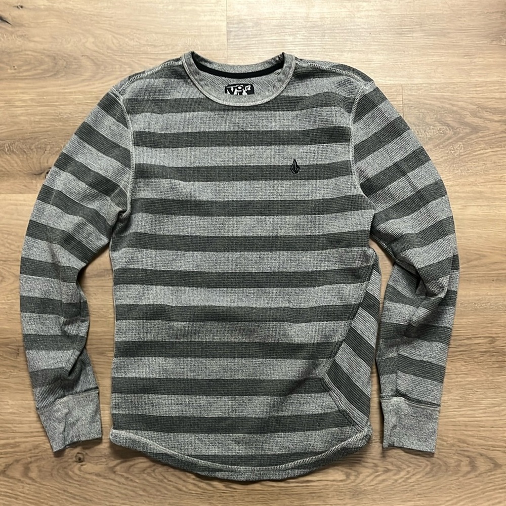 Volcom large Henley